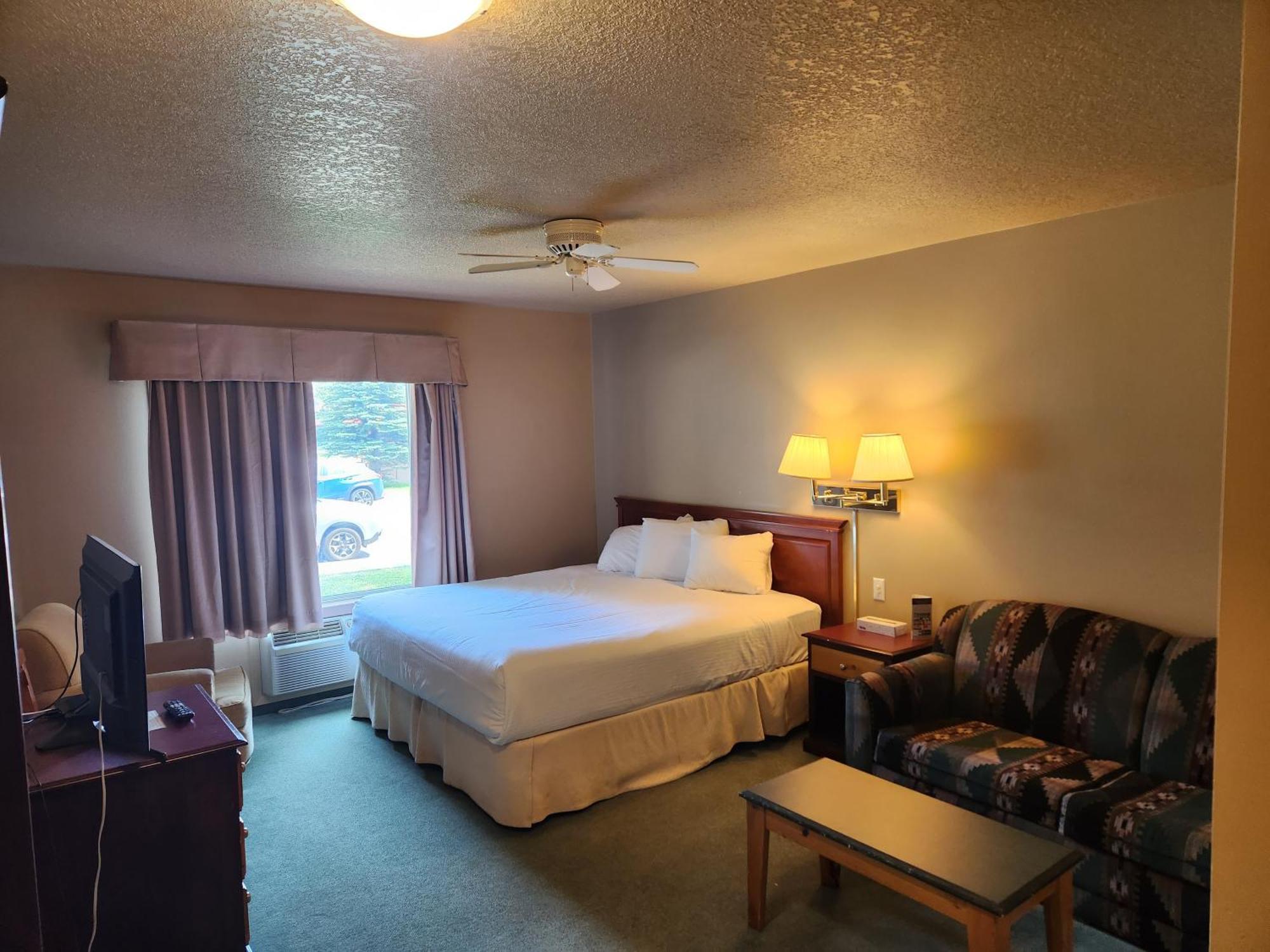 Lakes Hotel 3*