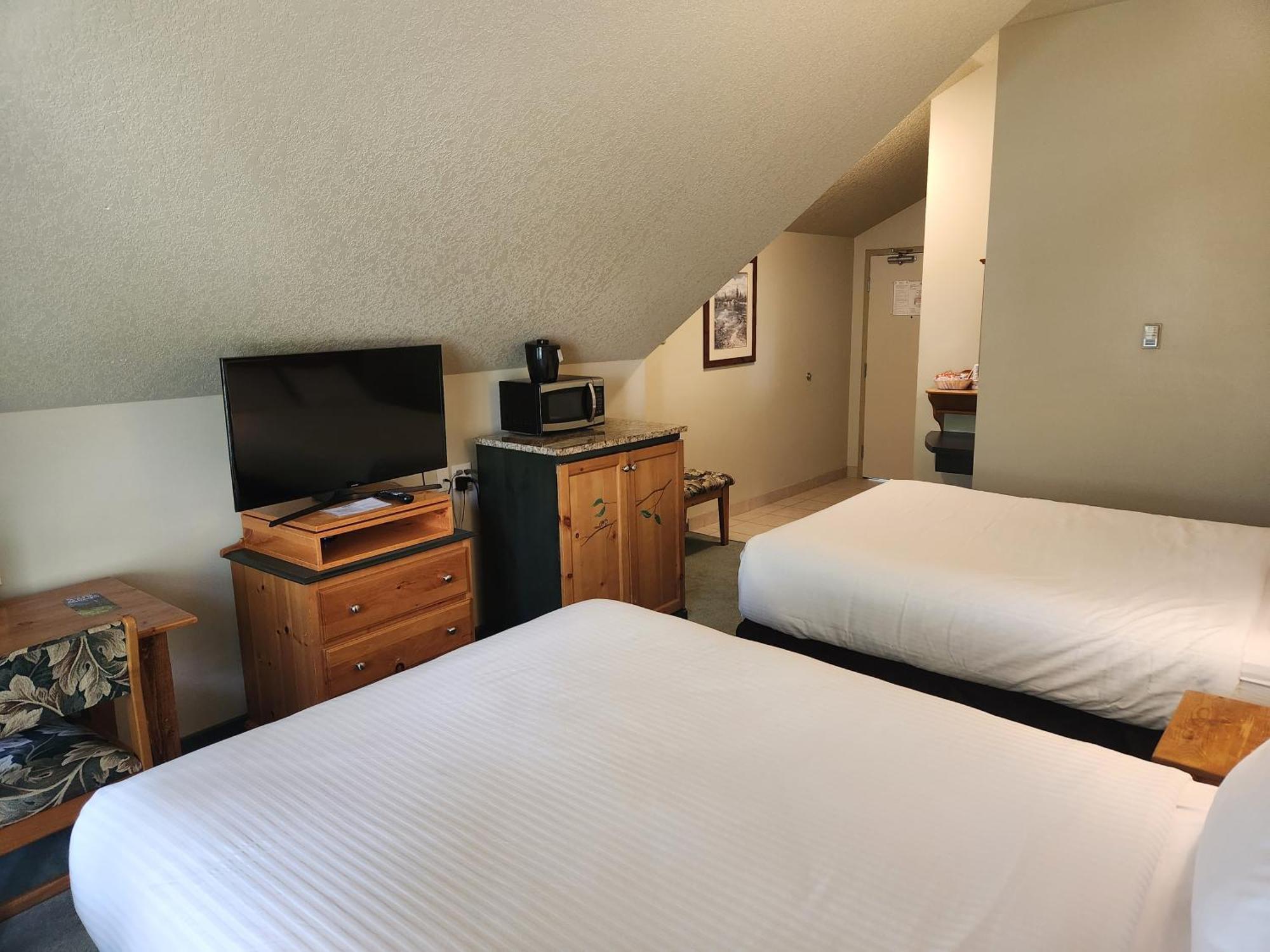 Lakes Hotel Waterton Park