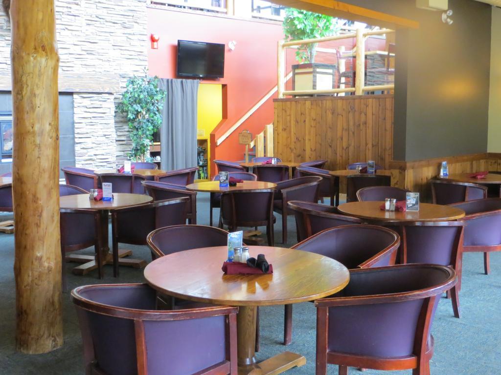 Lakes Hotel
