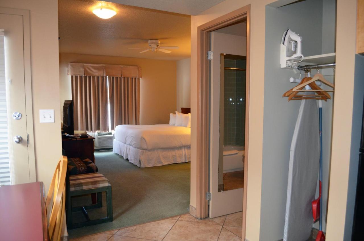 Lakes Hotel 3*