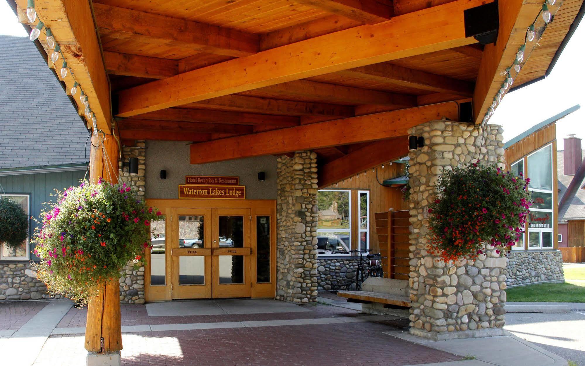 Lakes Hotel